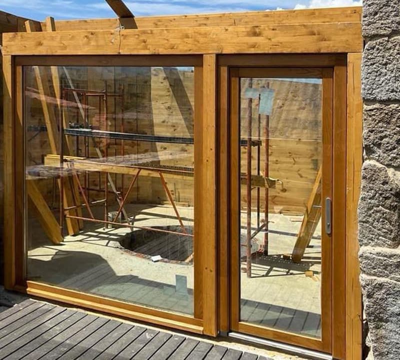 Ventanas de madera exterior en Ourense